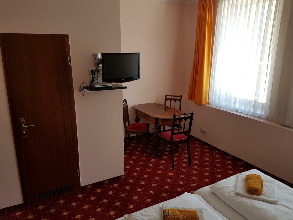 Hotel - Restaurant Sophienaue إيزيناخ المظهر الخارجي الصورة